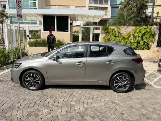LEXUS CT200H 1.8 LUXURY 16V HÍBRIDO 4P AUTOMÁTICO LEXUS CT200H 1.8 LUXURY 16V HÍBRIDO 4P AUTOMÁTICO